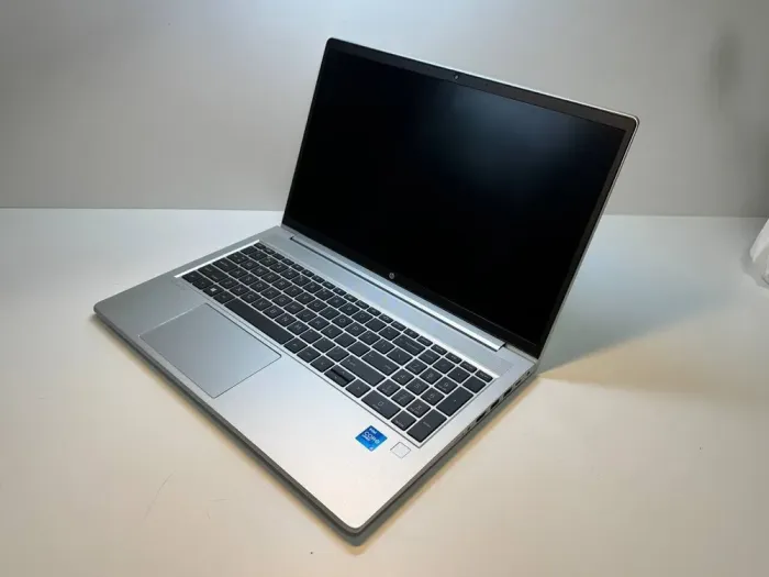 Ультрабук HP ProBook 650 G8 / 15.6" (1920x1080) IPS / Intel Core i5-1145G7 (4 (8) ядра по 2.6 - 4.4 GHz) / 16 GB DDR4 / 256 GB SSD / Intel Iris Xe Graphics / WebCam / Fingerprint б/в - зображення 4