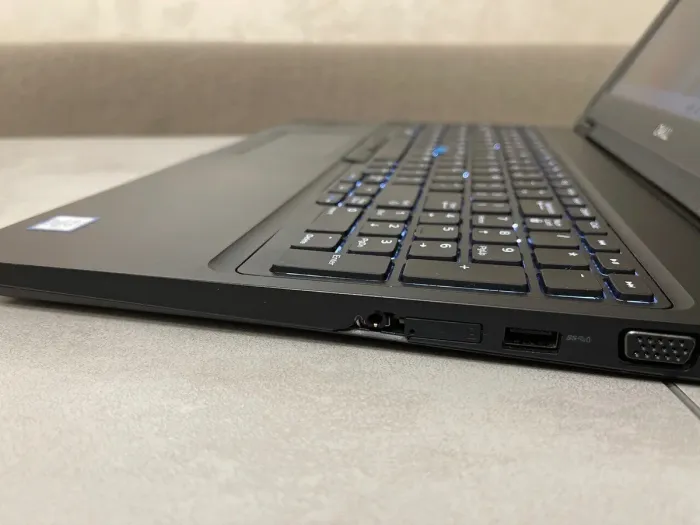 Ноутбук Б-клас Dell Latitude 5590 / 15.6" (1920x1080) IPS / Intel Core i5-8350U (4 (8) ядра по 1.7 - 3.6 GHz) / 16 GB DDR4 / 256 GB SSD / Intel UHD Graphics 620 / WebCam б/в - зображення 6