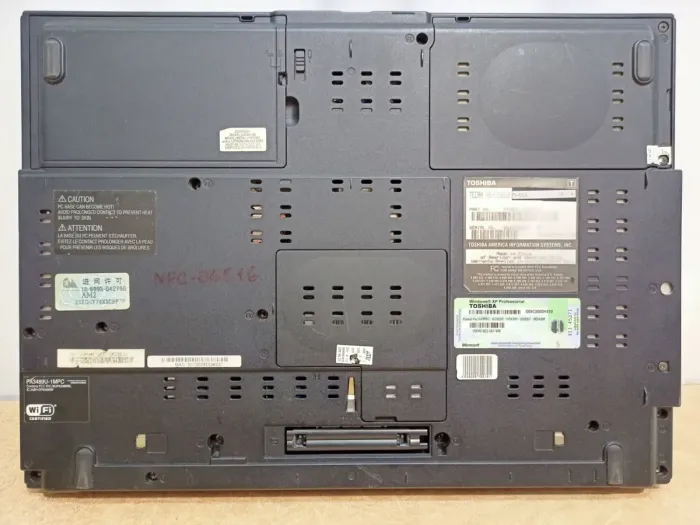 Ноутбук Toshiba Tecra A8 / 15.4" (1280x800) TN / Intel Core Duo T2300 (2 ядра по 1.66 GHz) / 3 GB DDR2 / 120 GB SSD / Intel GMA 950 Graphics / DVD-ROM / АКБ не тримає б/в - зображення 3