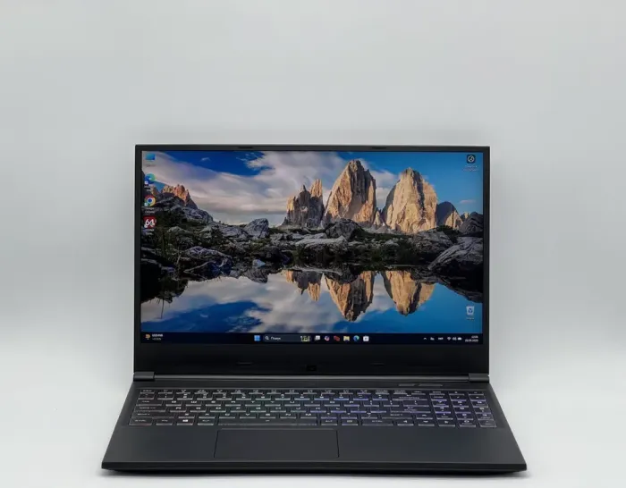 Ігровий ноутбук Maingear Vector MG-VCTR001 / 15.6" (1920x1080) IPS / Intel Core i7-9750H (6 (12) ядер по 2.6 - 4.5 GHz) / 32 GB DDR4 / 480 GB SSD / nVidia GeForce GTX 1660 Ti, 6 GB GDDR6, 192-bit / WebCam б/в - зображення 2