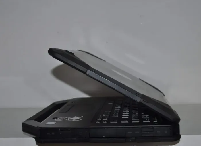 Захищений ноутбук Б-клас Dell Latitude 5414 Rugged / 14" (1366x768) TN / Intel Core i5-6300U (2 (4) ядра по 2.4 - 3.0 GHz) / 16 GB DDR4 / 500 GB SSD / Intel HD Graphics 520 / WebCam / Wi-Fi / Bluetooth / Windows 11 Pro б/в - зображення 5