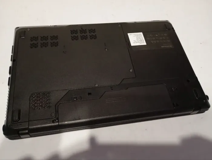 Ноутбук Б-клас Lenovo G560 / 15.6" (1366x768) TN / Intel Pentium P6200 (2 ядра по 2.13 GHz) / 8 GB DDR3 / 500 GB HDD / Intel HD Graphics / WebCam / АКБ не тримає б/в - зображення 5