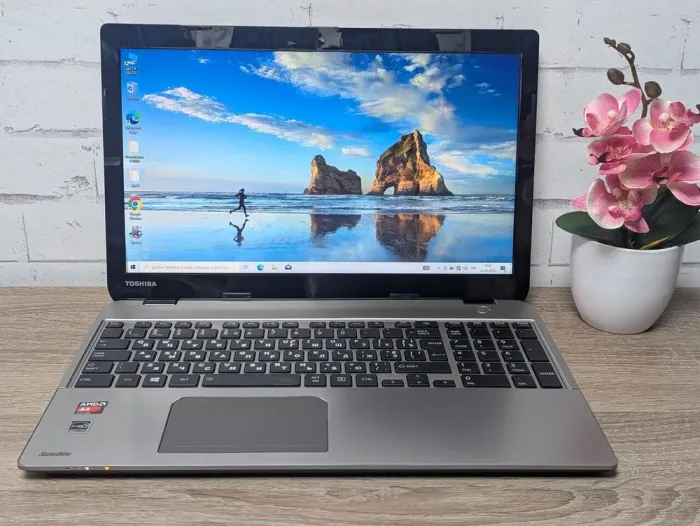 Ноутбук Toshiba Satellite C50D / 15.6" (1366x768) TN / AMD A4-5000 (4 ядра по 1.5 GHz) / 8 GB DDR3 / 128 GB SSD / AMD Radeon HD 8330 Graphics / WebCam б/в - зображення 2