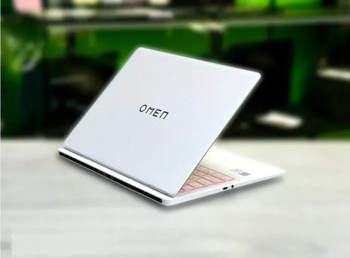 Ігровий ультрабук HP Omen Transcend 14 / 14" (2880x1800) OLED / Intel Core Ultra 9 185H (16 (22) ядра по 1.8 - 5.1 GHz) / 32 GB DDR5 / 1000 GB SSD / nVidia GeForce RTX 4070, 8 GB GDDR6, 128-bit / WebCam / Win 11 Home - зображення 6