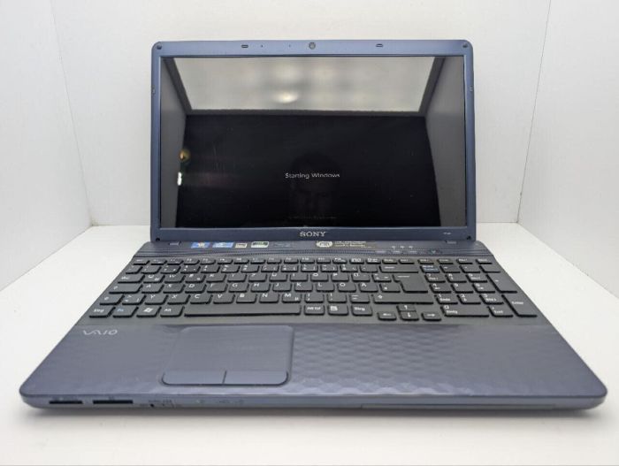 Ноутбук Sony VPC EH2M1E / 15.6" (1366x768) TN / Intel Core i3-2330M (2 (4) ядра по 2.2 GHz) / 6 GB DDR3 / 640 GB HDD / Intel HD Graphics 3000 / WebCam / DVD-ROM б/в - изображение 3