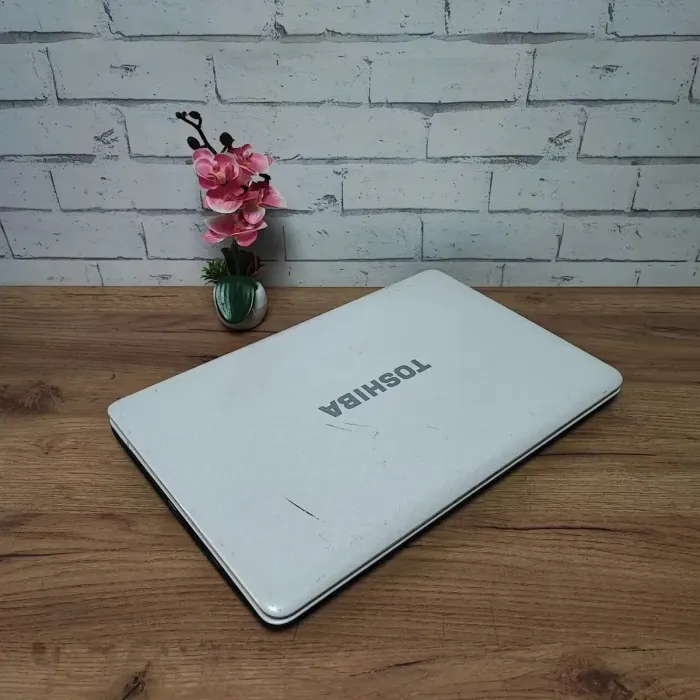 Ноутбук Б-клас Toshiba Satellite L775D-12T / 17.3" (1600x900) TN / Intel Core i5-2520M (2 (4) ядра по 2.5 - 3.2 GHz) / 8 GB DDR3 / 128 GB SSD / nVidia GeForce GT 525M, 1 GB GDDR3, 128-bit / WebCam / DVD-ROM б/в - зображення 4