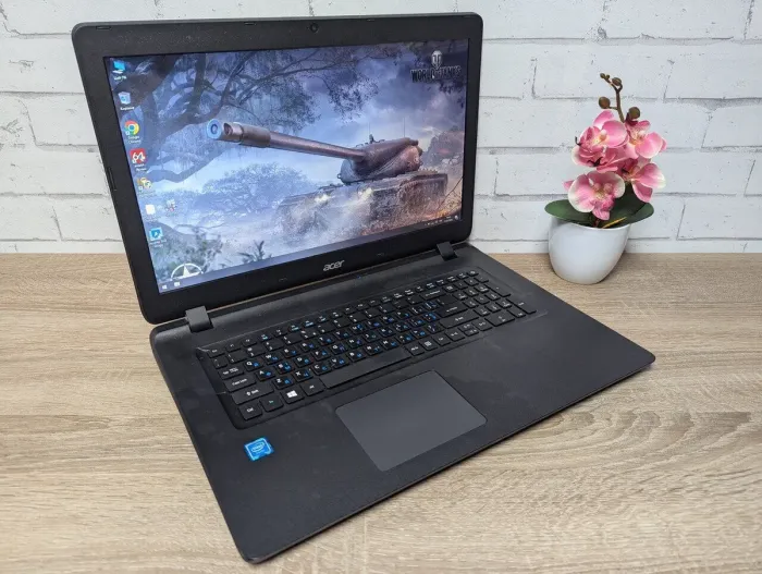 Ноутбук Б-клас Acer Aspire ES1-732 / 15.6" (1600x900) TN / Intel Celeron N3350 (2 ядра по 1.1 - 2.4 GHz) / 8 GB DDR3 / 128 GB SSD / Intel HD Graphics 500 / WebCam б/в - зображення 4