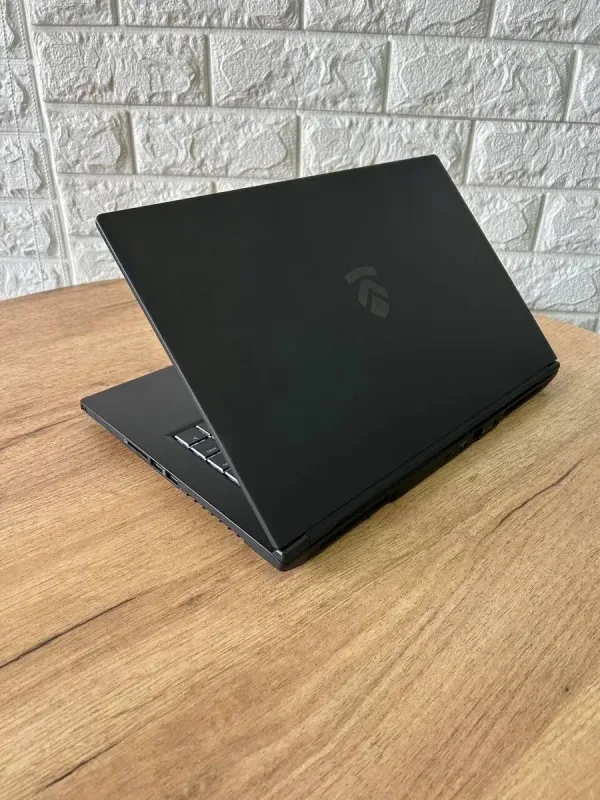 Ігровий ноутбук Eluktronics MAG-15 2070 / 15.6" (1920x1080) IPS / Intel Core i7-9750H (6 (12) ядер по 2.6 - 4.5 GHz) / 16 GB DDR4 / 512 GB SSD / nVidia GeForce RTX 2070 Max-Q, 8 GB GDDR6, 256-bit / WebCam б/в - зображення 6