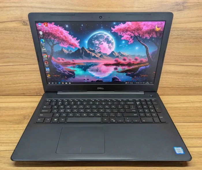 Ноутбук Dell Latitude 3590 / 15.6" (1920x1080) IPS / Intel Core i7-8550U (4 (8) ядра по 1.8 - 4.0 GHz) / 16 GB DDR4 / 480 GB SSD / AMD Radeon 530, 2 GB GDDR5, 64-bit / WebCam / HDMI / Windows 10 б/в - зображення 2