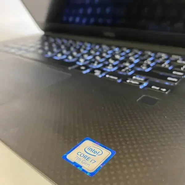 Ігровий ноутбук Б-клас Dell XPS 15 9560 / 15.6" (1920x1080) IPS / Intel Core i7-7700HQ (4 (8) ядра по 2.8 - 3.8 GHz) / 16 GB DDR4 / 512 GB SSD / nVidia Geforce GTX 1050, 4 GB GDDR5, 128-bit / WebCam / Fingerprint б/в - зображення 6