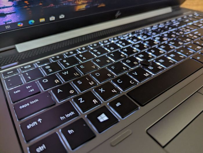 Мобільна робоча станція HP Zbook 15U G5 / 15,6" (1920x1080) IPS / Intel Core i7-8550U (4 (8) ядра по 1.8 - 4.0 GHz) / 16 GB DDR4 / 512 GB SSD / AMD Radeon Pro WX 3100, 2 GB GDDR5, 128-bit / TouchID / WebCam / Windows 10 б/в - изображение 6