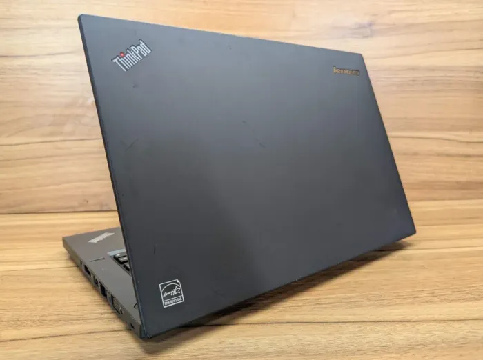 Ноутбук Lenovo ThinkPad T450 / 14" (1366x768) TN / Intel Core i5-5200U (2 (4) ядра по 2.2 - 2.7 GHz) / 8 GB DDR3 / 256 GB SSD / Intel HD Graphics 5500 / WebCam / Fingerprint / Windows 10 б/в - зображення 6