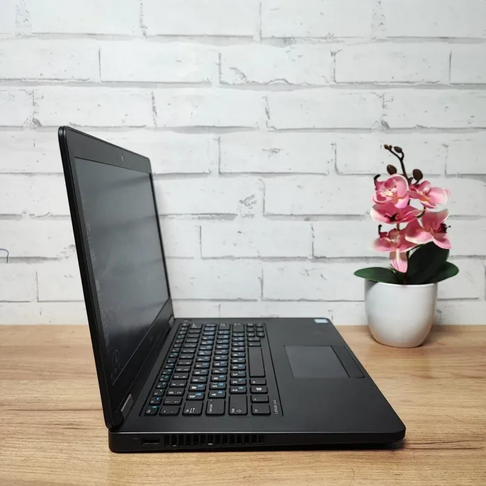 Ультрабук Dell Latitude E5470 / 14" (1366x768) TN / Intel Core i5-6200U (2 (4) ядра по 2.3 - 2.8 GHz) / 8 GB DDR4 / 128 GB SSD / Intel HD Graphics 520 / WebCam б/в - зображення 2