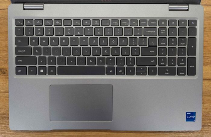 Ультрабук Dell Latitude 5530 / 15.6" (1920x1080) IPS / Intel Core i7-1265U (10 (12) ядер по 3.6 - 4.8 GHz) / 16 GB DDR4 / 512 GB SSD / Intel Iris Xe Graphics eligible / WebCam / Windows 11 б/в - изображение 3