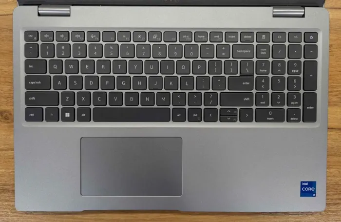 Ультрабук Dell Latitude 5530 / 15.6" (1920x1080) IPS / Intel Core i7-1265U (10 (12) ядер по 3.6 - 4.8 GHz) / 16 GB DDR4 / 512 GB SSD / Intel Iris Xe Graphics eligible / WebCam / Windows 11 б/в - зображення 3