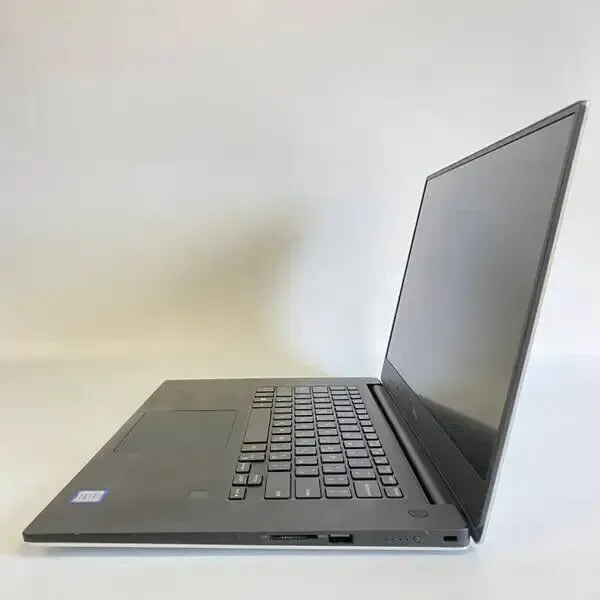 Ігровий ноутбук Б-клас Dell XPS 15 9560 / 15.6" (1920x1080) IPS / Intel Core i7-7700HQ (4 (8) ядра по 2.8 - 3.8 GHz) / 16 GB DDR4 / 512 GB SSD / nVidia Geforce GTX 1050, 4 GB GDDR5, 128-bit / WebCam / Fingerprint б/в - зображення 5