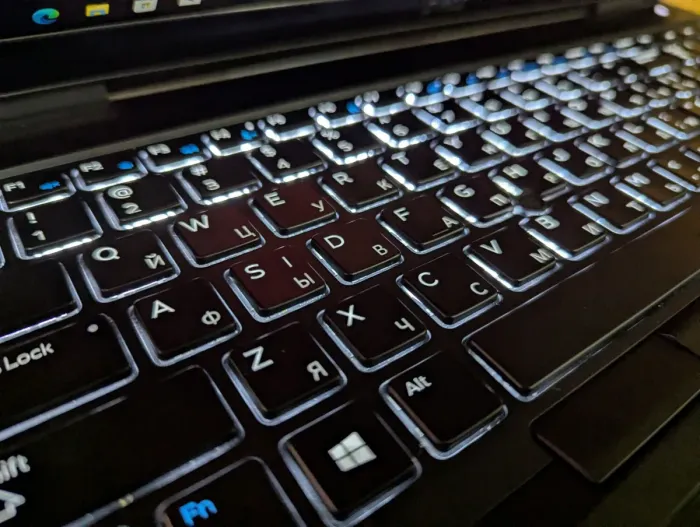 Мобільна робоча станція Dell Precision 7530 / 15.6" (1920x1080) IPS / Intel Core i5-8400H (4 (8) ядра по 2.5 - 4.2 GHz) / 32 GB DDR4 / 480 GB SSD / nVidia Quadro P2000, 4 GB GDDR5, 128-bit / TouchID / Windows 10 б/в - зображення 6