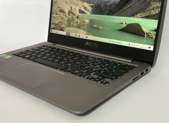 Ультрабук Б-клас Asus ZenBook UX430U / 14" (1920x1080) IPS / Intel Core i7-7500U (2 (4) ядра по 2.7 - 3.5 GHz) / 16 GB DDR4 / 512 GB SSD / nVidia GeForce 940MX, 2 GB DDR3, 64-bit / WebCam / Win 10 Home б/в - зображення 10