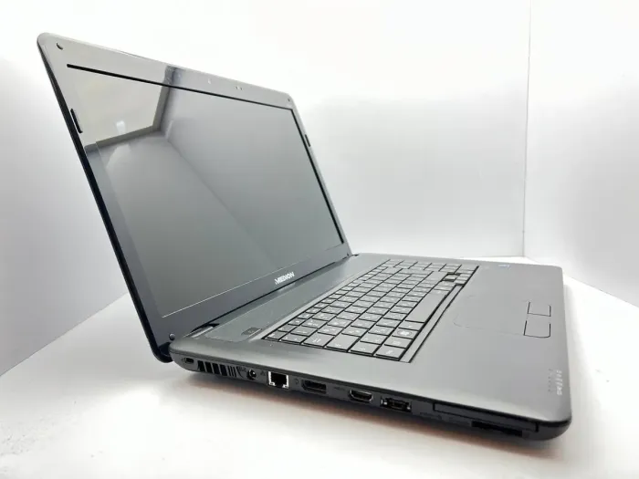 Ноутбук Medion Akoya E7214 / 17.3 "(1600x900) TN / Intel Core i5-430M (2 (4) ядра по 2.26 - 2.53 GHz) / 4 GB DDR3 / 500 GB HDD / Intel HD Graphics / WebCam / АКБ   не тримає б/в - зображення 3