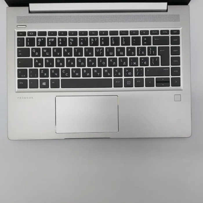 Ультрабук HP 445 G6 / 14" (1920x1080) TN / AMD Ryzen 5 3500U (4 (8) ядра по 2.1 - 3.7 GHz) / 16 GB DDR4 / 256 GB SSD / Radeon Vega 8 Graphics / WebCam / Win 11 Pro б/в - зображення 3