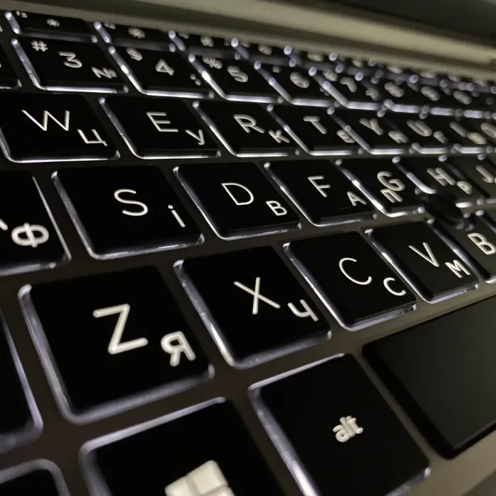 Ультрабук HP EliteBook 845 G7 / 14" (1920x1080) IPS / AMD Ryzen 5 Pro 4650U (6 (12) ядер по 2.1 - 4.0 GHz) / 16 GB DDR4 / 256 GB SSD / AMD Radeon RX Vega 6 / WebCam / TouchID б/в - зображення 6