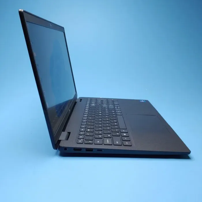 Ноутбук Dell Latitude 3520 / 15.6" (1920x1080) IPS / Intel Core i5-1135G7 (4 (8) ядра по 2.4 - 4.2 GHz) / 8 GB DDR4 / 256 GB SSD / Intel Iris Xe Graphics / WebCam / Win 11 Pro б/в - зображення 3