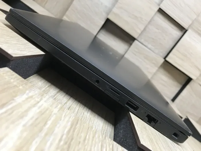 Ноутбук Dell Latitude 7490 / 14" (1920x1080) IPS / Intel Core i5-8350U (4 (8) ядра по 1.7 - 3.6 GHz) / 8 GB DDR4 / 256 GB SSD M.2 / Intel UHD Graphics 620 / WebCam / USB 3.1 / HDMI / Windows 10 б/в - зображення 7