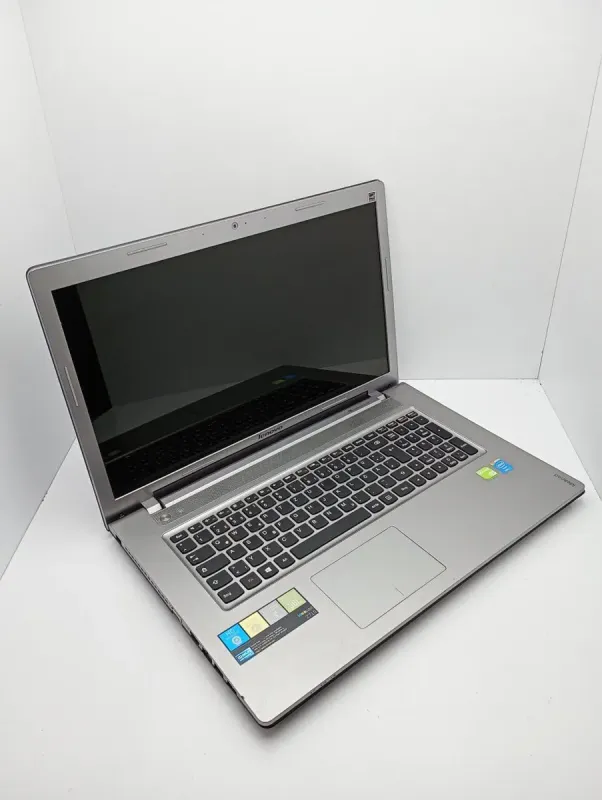 Ігровий ноутбук Lenovo Ideapad Z710 / 17.3" (1600х900) TN / Intel Core i7-4700MQ (4 (8) ядра по 2.4 - 3.4 GHz) / 8 GB DDR3 / 1000 GB HDD / nVidia GeForce GTX 745M, 2 GB GDDR3, 128-bit / WebCam б/в - зображення 3