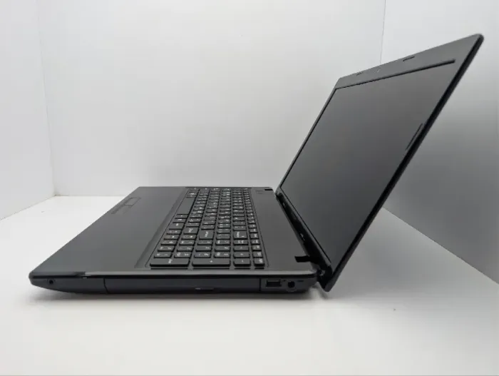 Ноутбук Lenovo IdeaPad G585 / 15.6" (1366x768) TN / AMD E1-1200 (2 ядра по 1.4 GHz) / 6 GB DDR3 / 120 GB SSD / AMD Radeon HD 7310 Graphics / WebCam / DVD-ROM б/в - зображення 5