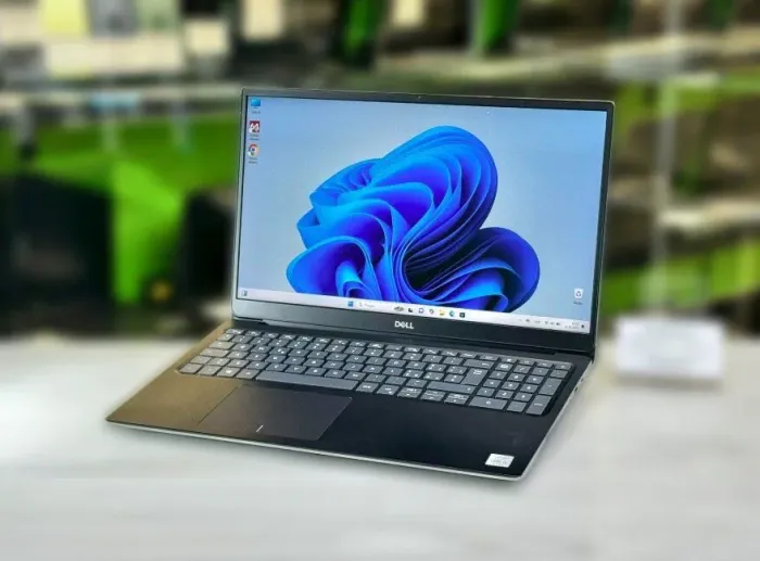 Ультрабук Б-клас Dell Vostro 5590 / 15.6" (1920x1080) IPS / Intel Core i5-10210U (4 (8) ядра по 1.6 - 4.2 GHz) / 8 GB DDR4 / 256 GB SSD M.2 / Intel UHD Graphics / WebCam / Win 11 Pro б/в - зображення 4