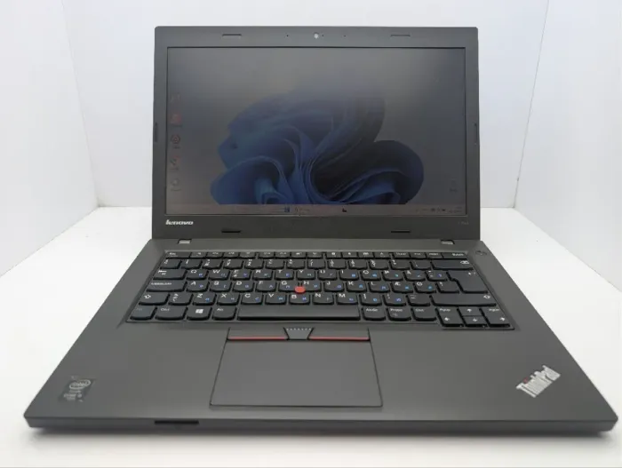 Ноутбук Lenovo ThinkPad L450 / 14" (1600x900) TN / Intel Core i5-4300U (2 (4) ядра по 1.9 - 2.9 GHz) / 8 GB DDR3 / 128 GB SSD / Intel HD Graphics 4400 / WebCam б/в - зображення 2