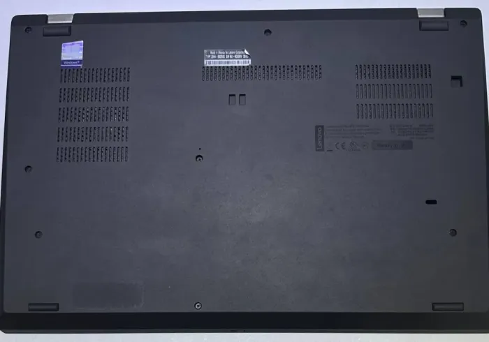 Ультрабук Lenovo ThinkPad T590 / 15.6" (1920x1080) IPS Touch / Intel Core i7-8665U (4 (8) ядра по 1.9 - 4.8 GHz) / 16 GB DDR4 / 256 GB SSD / Intel UHD Graphics / WebCam / Win 11 б/в - зображення 4