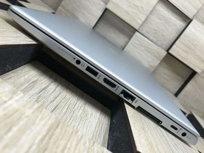 Ультрабук Б-клас HP EliteBook 735 G6 / 13.3" (1920x1080) IPS Touch / AMD Ryzen 7 Pro 3700U (4 (8) ядра по 2.3 - 4.0 GHz) / 8 GB DDR4 / 256 GB SSD M.2 / AMD Radeon Vega 10 Graphics / WebCam / USB 3.1 / HDMI б/в - зображення 6