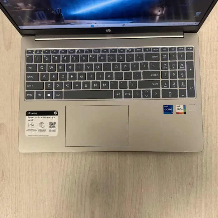 Ультрабук Б-клас HP 15-fd0182wm / 15.6" (1920x1080) IPS / Intel Core i7-1355U (10 (12) ядер по 3.7 - 5.0 GHz) / 16 GB DDR4 / 1000 GB SSD / Intel Iris Xe Graphics / WebCam б/в - зображення 3