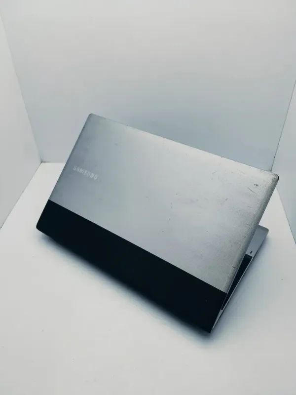 Ноутбук Samsung RV513 / 15.6" (1366x768) TN / AMD E-450 (2 ядра по 1.65 GHz) / 6 GB DDR3 / 320 GB HDD / AMD Radeon HD 6320 / WebCam б/в - зображення 7