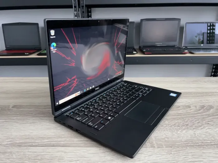 Ультрабук Б-клас Dell Latitude 7390 / 13.3" (1920x1080) TN / Intel Core i3-8130U (2 (4) ядра по 2.2 - 3.4 GHz) / 4 GB DDR3 / 512 GB SSD / Intel UHD Graphics 620 / WebCam / HDMI б/в - зображення 3