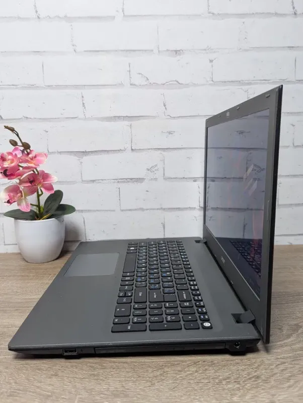 Ноутбук Acer Aspire E5-573 / 15.6" (1366x768) TN / Intel Core i5-5200U (2 (4) ядра по 2.2 - 2.7 GHz) / 8 GB DDR3 / 128 GB SSD / Intel HD Graphics 5500 / WebCam / DVD-ROM б/в - зображення 6