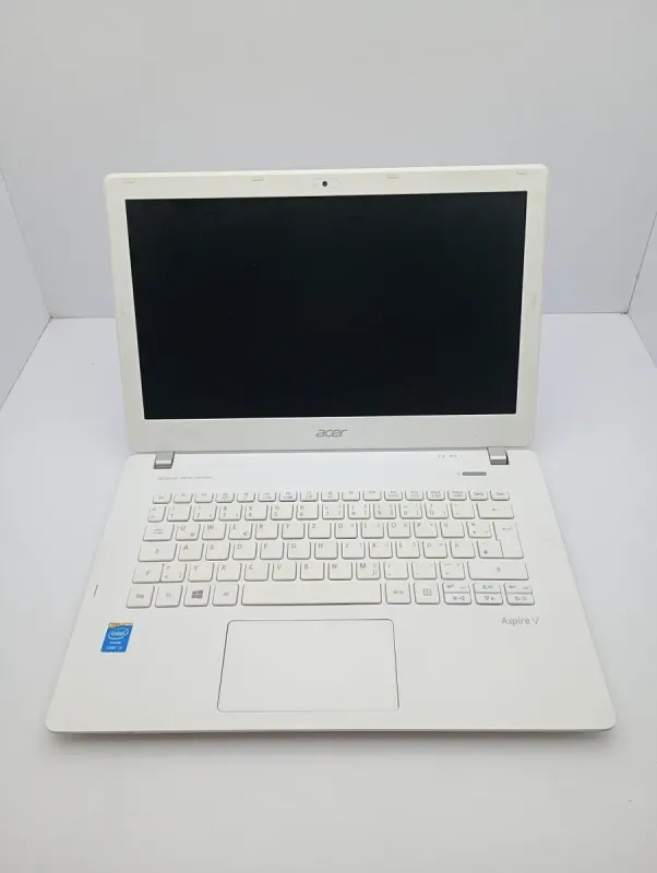 Ноутбук Acer Aspire V3-371 / 13.3" (1366x768) TN / Intel Core i3-4158U (2 (4) ядра по 2 GHz) / 6 GB DDR3 / 120 GB SSD / Iris Graphics 5100 / WebCam б/в - зображення 2