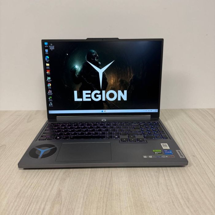 Ігровий ноутбук Б-класу Lenovo Legion 5 16IRX9 / 16" (2560x1600) IPS / Intel Core i7-14700HX (20 (28) ядра по 1,5 - 5,5 ГГц) / 32 ГБ DDR5 / 1000 ГБ SSD NVMe / nVidia GeForce RTX 4070, 8 ГБ GDDR6, 128-біт / WebCam б/в - зображення 2