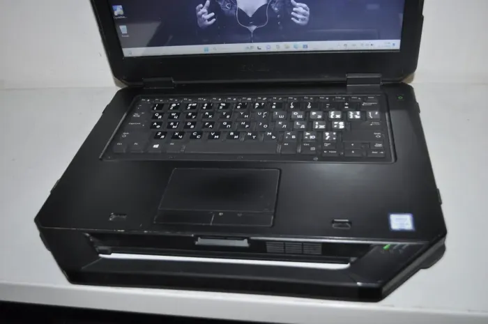Захищений ноутбук Б-клас Dell Latitude 5414 Rugged / 14" (1366x768) TN / Intel Core i5-6300U (2 (4) ядра по 2.4 - 3.0 GHz) / 8 GB DDR4 / 240 GB SSD / Intel HD Graphics 520 / Windows 11 Pro б/в - зображення 5