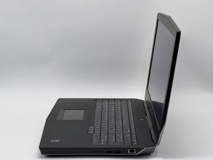 Ігровий ноутбук Dell Alienware 17 R2 / 17.3" (1920x1080) IPS / Intel Core i7-4720HQ (4 (8) ядра по 2.6 - 3.6 GHz) / 16 GB DDR4 / 480 GB SSD / nVidia GeForce GTX 980M, 4 GB GDDR5, 256-bit / WebCam б/в - зображення 4