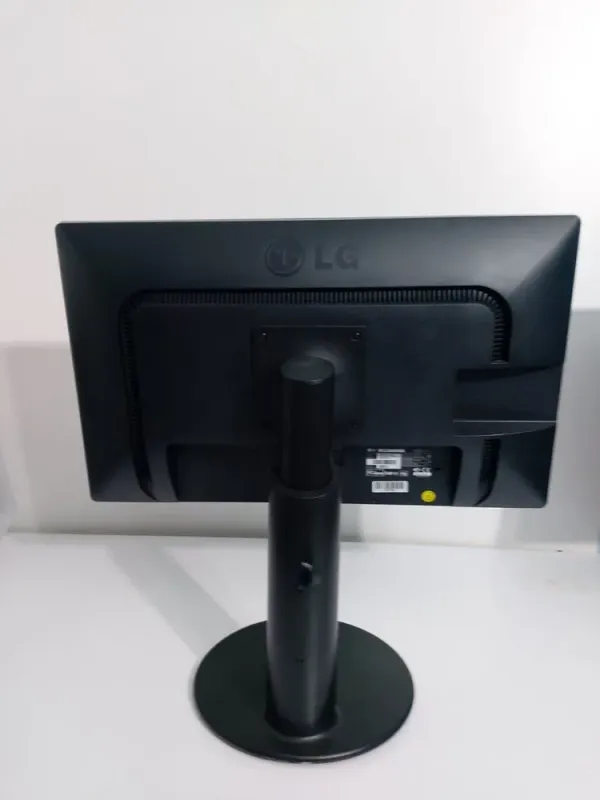 Монітор LG 24MB35PM-B / 24" (1920x1080) IPS / VGA / DVI / Вбудовані колонки 2x 2W / VESA 100x100 б/в - зображення 4