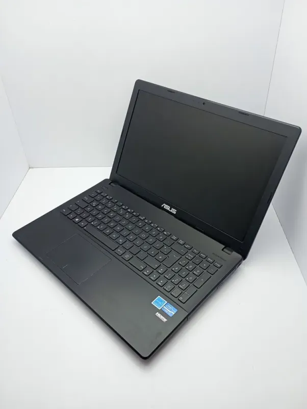 Ноутбук Asus X551 / 15.6" (1366x768) TN / Intel Core i3-3217U (2 ядра по 1.8 GHz) / 4 GB DDR3 / 120 GB SSD / Intel HD Graphics 4000 / WebCam б/в - зображення 4