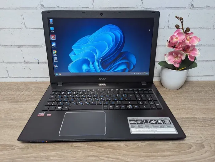 Ноутбук Б-клас Acer Aspire E 15 / 15.6" (1366x768) TN / AMD A10-9600P (4 ядра по 2.4 - 3.3 GHz) / 16 GB DDR3 / 256 GB SSD / AMD Radeon R7 M340, 1 GB GDDR3, 64-bit / WebCam б/в - зображення 2