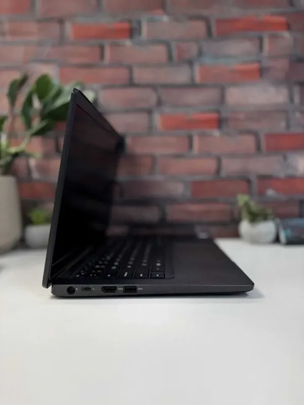 Ультрабук Dell Latitude 5300 / 13.3" (1920x1080) IPS / Intel Core i5-8365U (4 (8) ядра по 1.6 - 4.1 GHz) / 8 GB DDR4 / 256 GB SSD M.2 / Intel UHD Graphics 620 / WebCam / Windows 10 Pro б/в - зображення 4