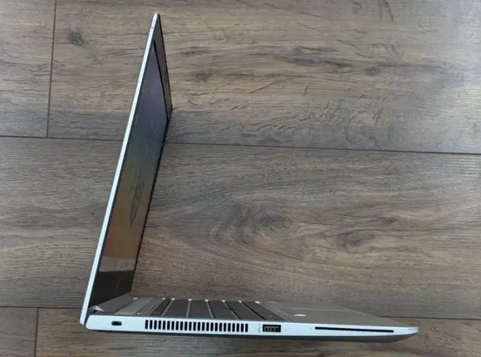 Ультрабук Б-клас HP EliteBook 840 G5 / 14" (1920x1080) IPS / Intel Core i7-8650U (4 (8) ядра по 1.9 - 4.2 GHz) / 8 GB DDR4 / 256 GB SSD / Intel UHD Graphics 620 / WebCam / Fingerprint б/у - зображення 4