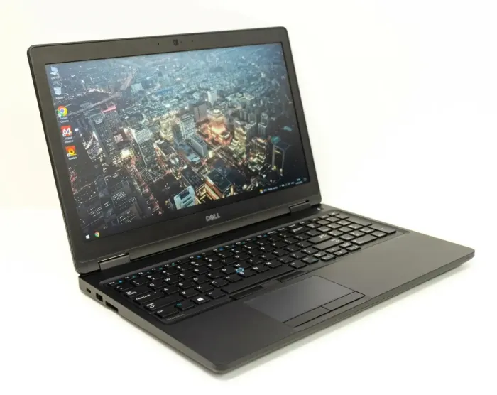 Робоча станція Б-клас Dell Precision 3520 / 15.6" TN / Intel Core i7-7820HQ (4(8) ядра по 2.9-3.9 GHz) / 4GB DDR4 / 120GB SSD / Quadro M620, 2GB GDDR5, 128-bit / WebCam / HDMI б/в - зображення 3