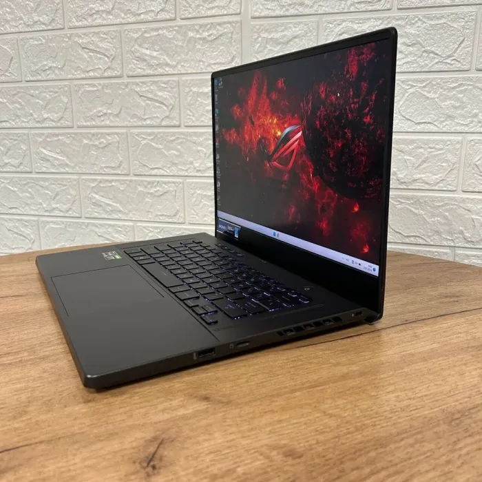 Ігровий ультрабук Б-клас Asus ROG Zephyrus G15 GA503QS / 15.6" (2560x1440) IPS / AMD Ryzen 9 5900HS (8 (16) ядер по 3.0 - 4.6 GHz) / 16 GB DDR4 / 1000 GB SSD / nVidia GeForce RTX 3080, 8 GB GDDR6, 256-bit б/в - зображення 5