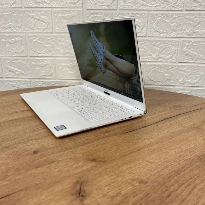 Ультрабук Dell XPS 9370 Rose Gold / 13.3" (3840x2160) IPS Touch / Intel Core i7-8550U (4 (8) ядра по 1.8 - 4.0 GHz) / 8 GB DDR4 / 256 GB SSD / Intel UHD Graphics 620 / WebCam б/в - зображення 5
