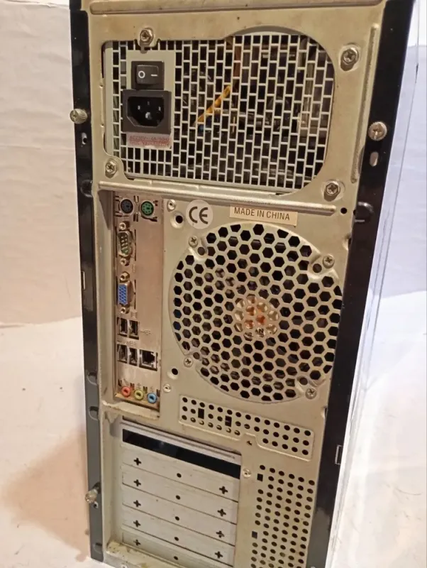 ПК Б-клас Golden Field 5003B Tower / Intel Core 2 Quad Q8300 (4 ядра по 2.5 GHz) / 4 GB DDR3 / 120 GB SSD / Intel GMA 4500 / 420W / Win 10 б/в - зображення 4